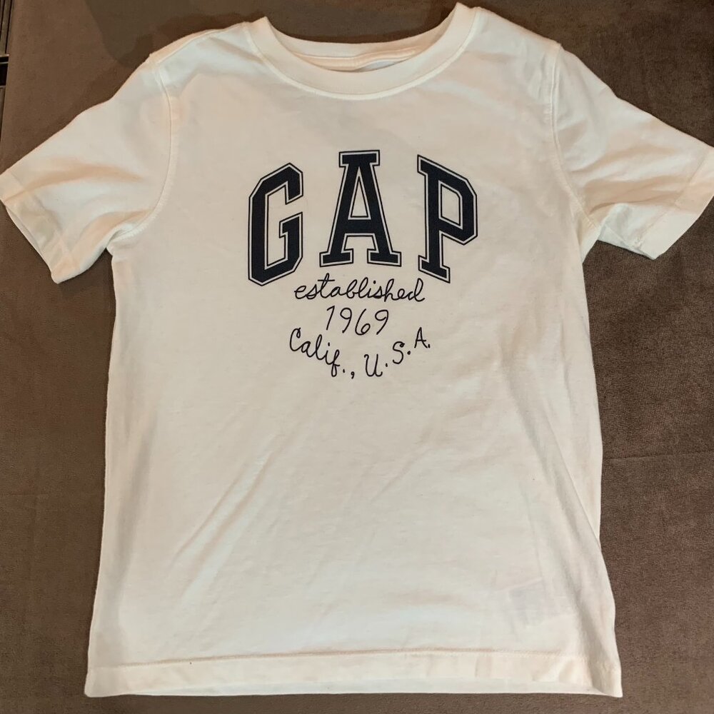 Boys GAP est 1969 White/Blue T-Shirt Size 6-7 Small (SKU: 96B)